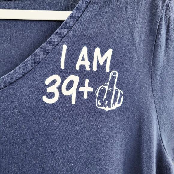 I AM 39+MIDDLE FINGER Blue & White Old Navy Custom Graphic Tee Women's Plus XXL - Picture 2 of 5